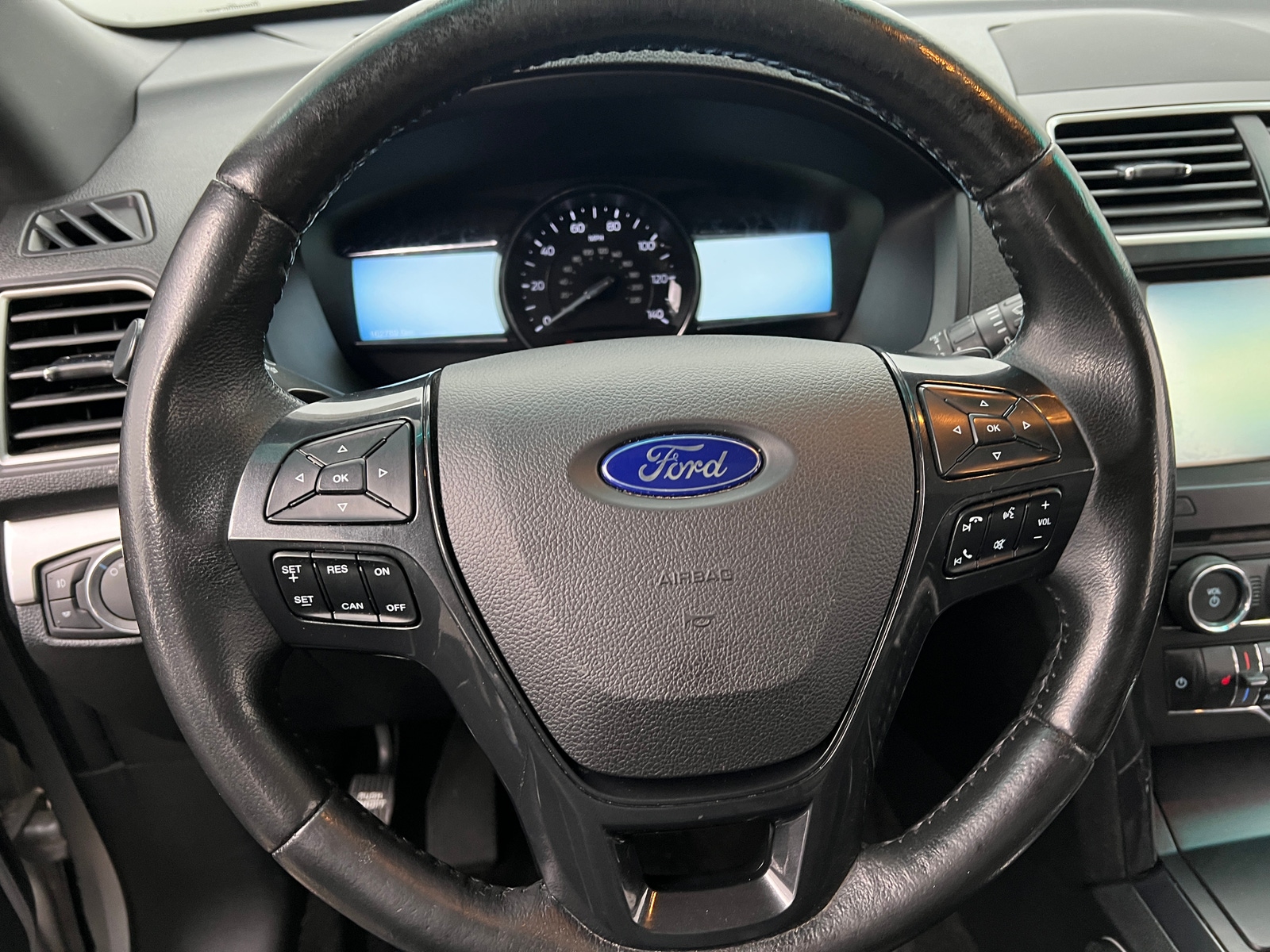 Thumbnail: 2016 Ford Explorer - 4