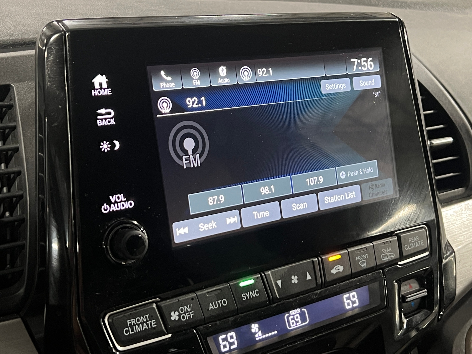 Thumbnail: 2018 Honda Odyssey - 3
