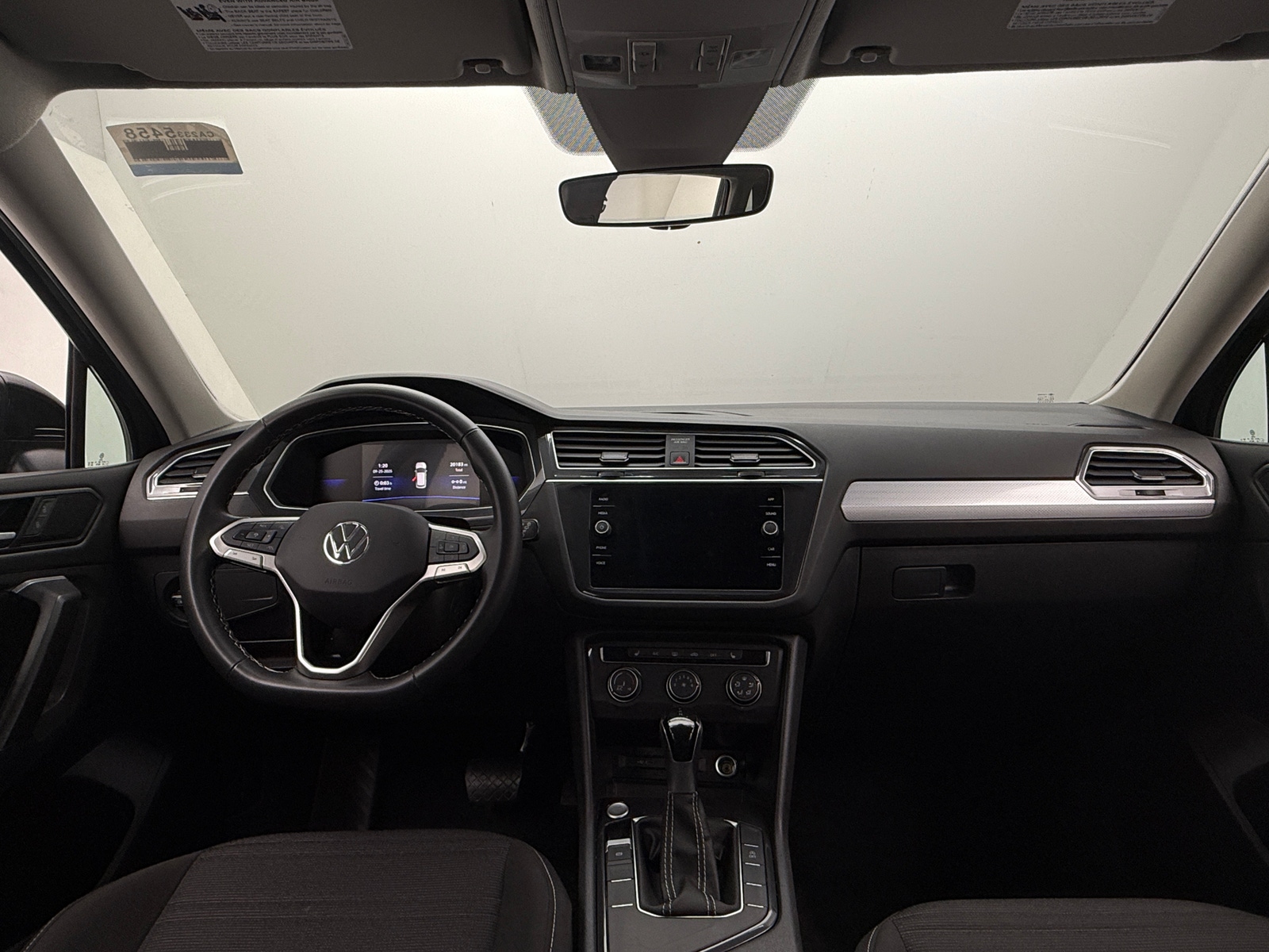 Thumbnail: 2024 Volkswagen Tiguan - 3