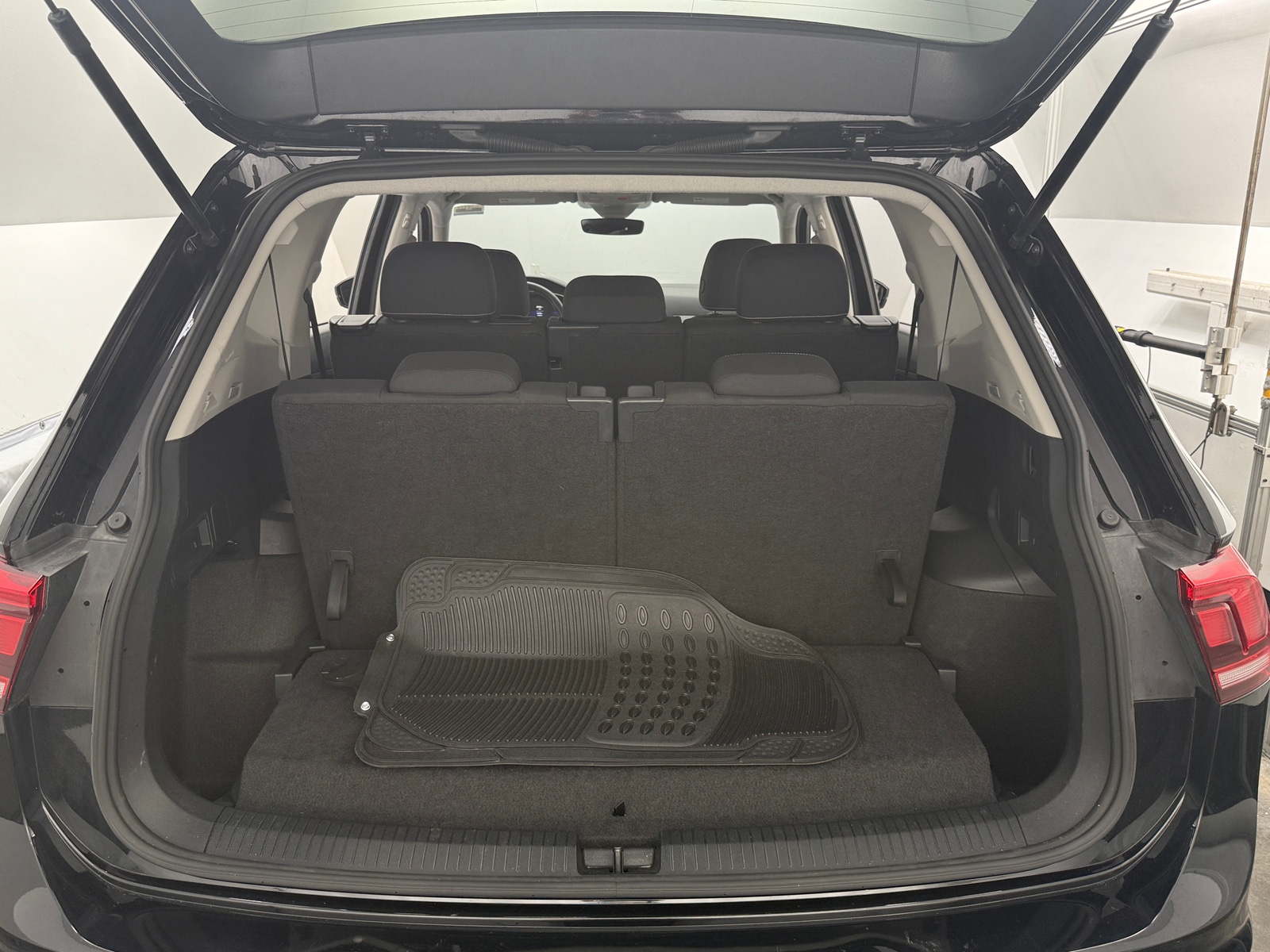 Thumbnail: 2024 Volkswagen Tiguan - 7