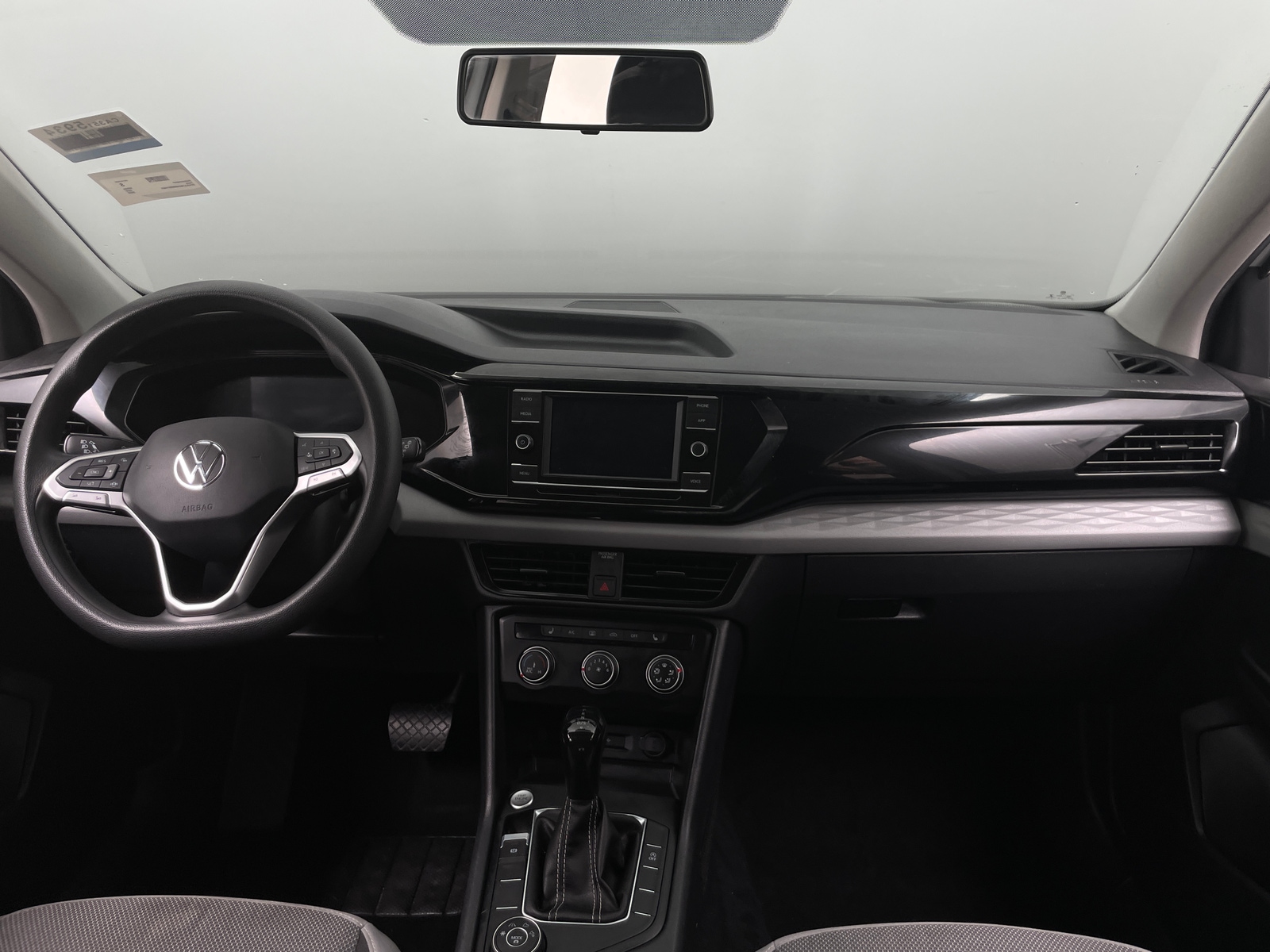 Thumbnail: 2022 Volkswagen Taos - 3