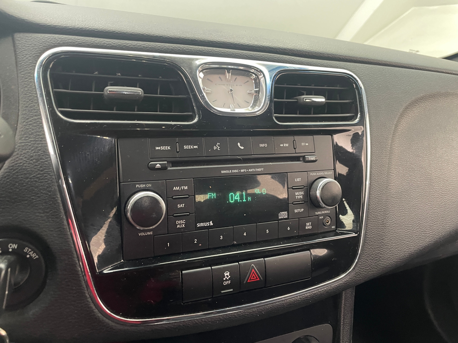 Thumbnail: 2014 Chrysler 200 - 4