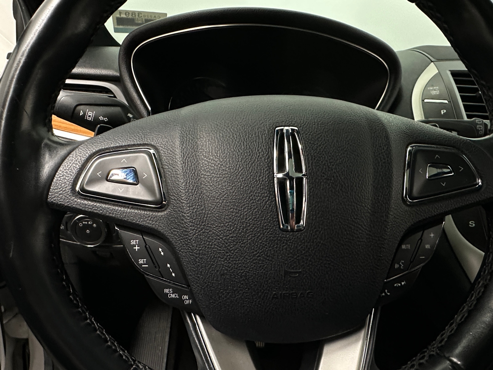 Thumbnail: 2017 Lincoln MKC - 4