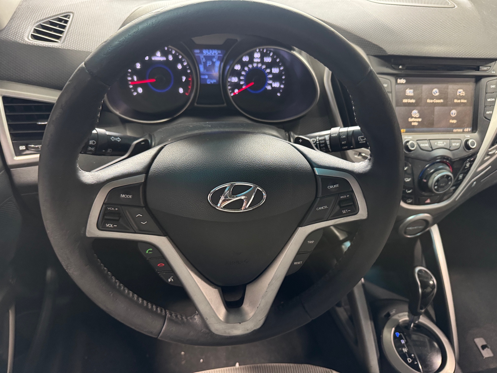 Thumbnail: 2013 Hyundai Veloster - 4