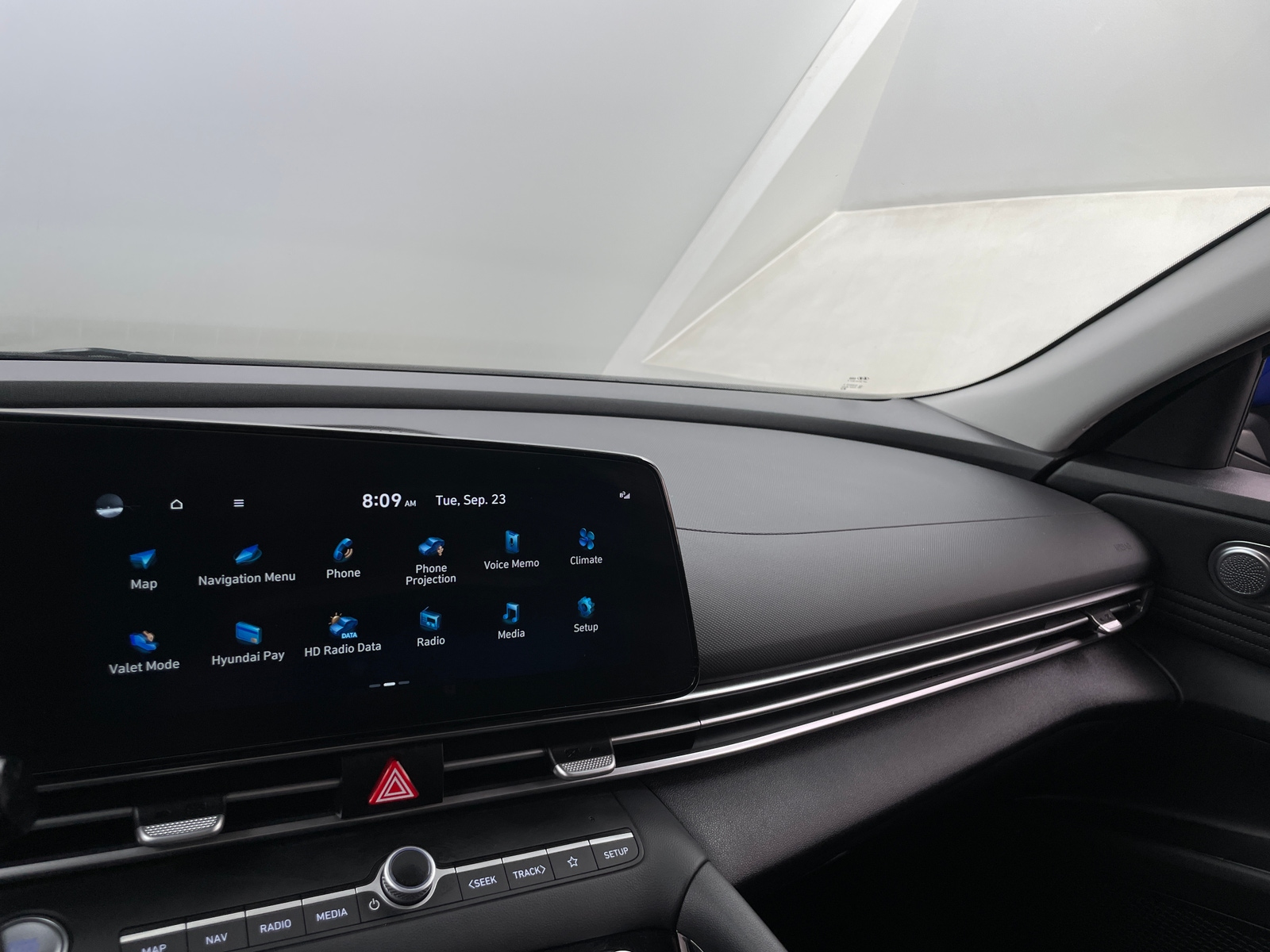 Thumbnail: 2023 Hyundai Elantra - 4