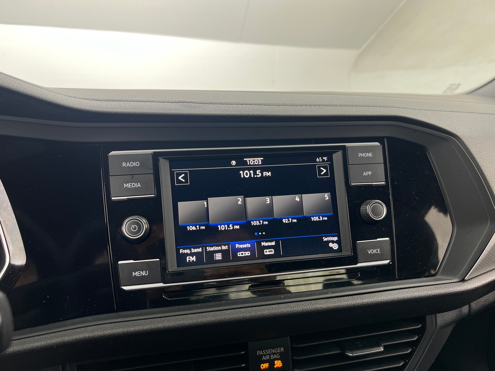 Thumbnail: 2023 Volkswagen Jetta - 4