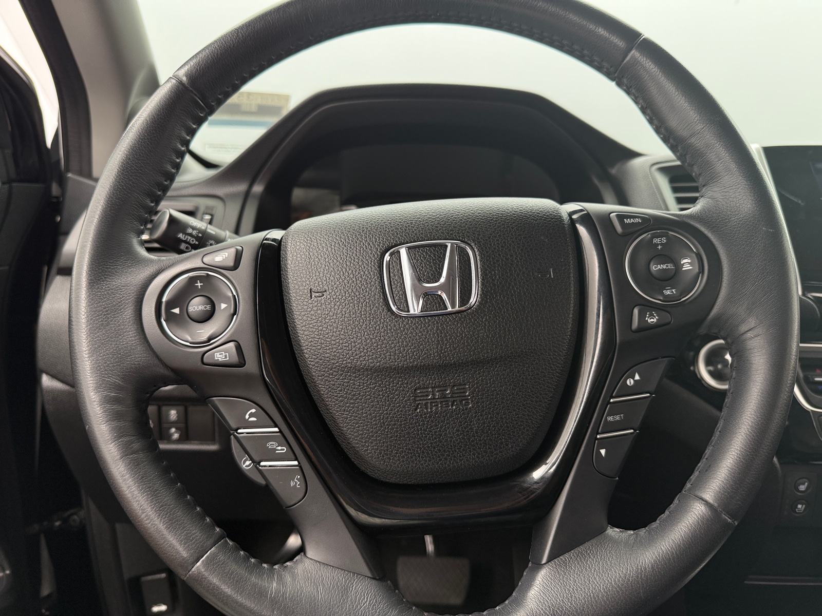 Thumbnail: 2017 Honda Pilot - 4