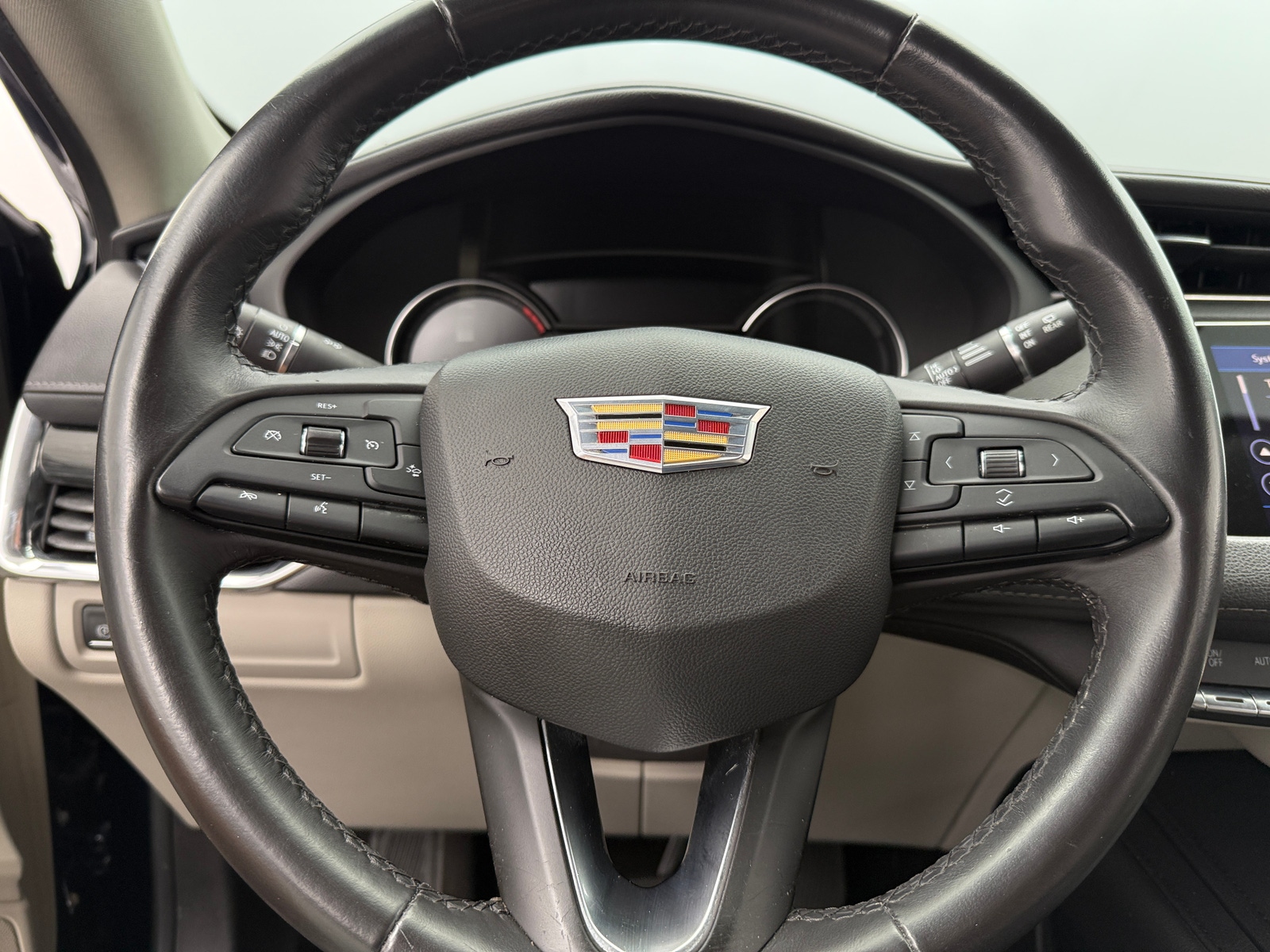 Thumbnail: 2019 Cadillac XT4 - 4
