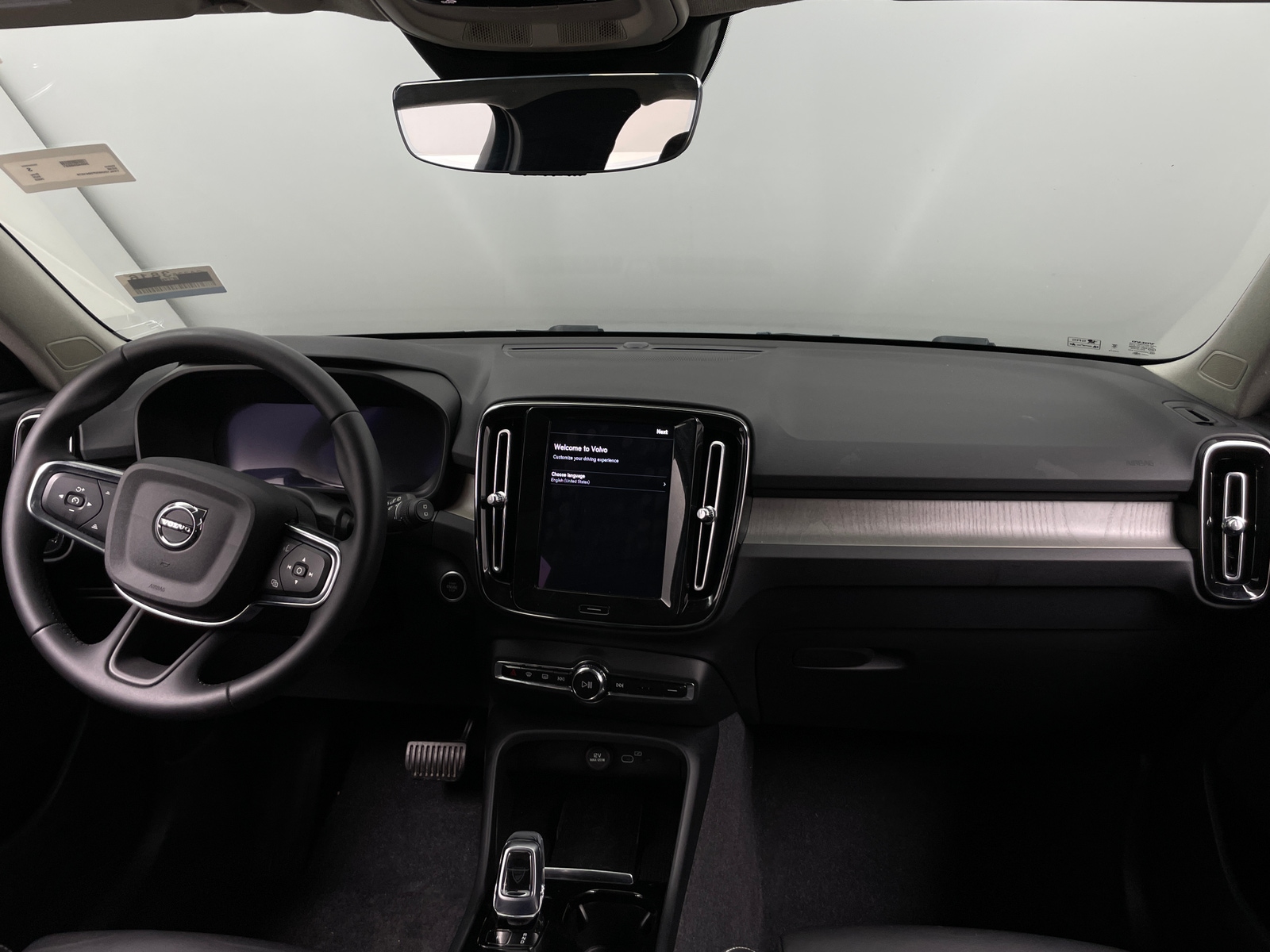 Thumbnail: 2023 Volvo XC40 - 3