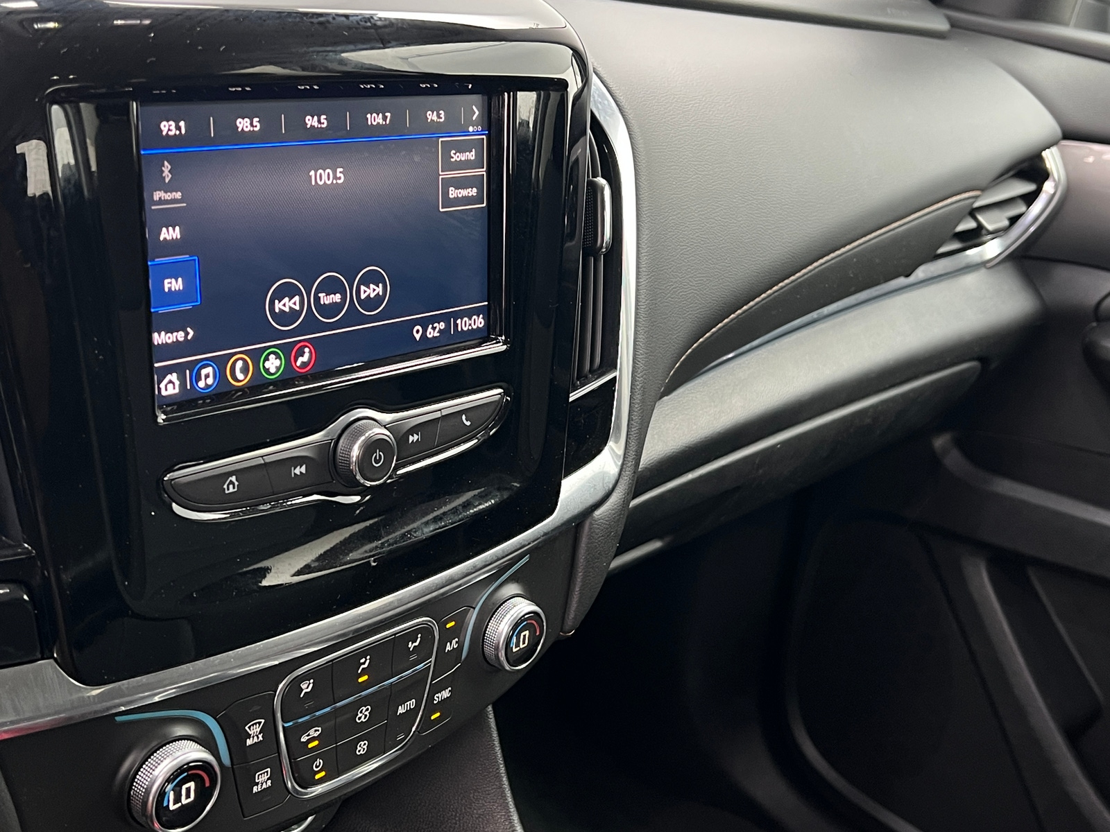 Thumbnail: 2021 Chevrolet Traverse - 4