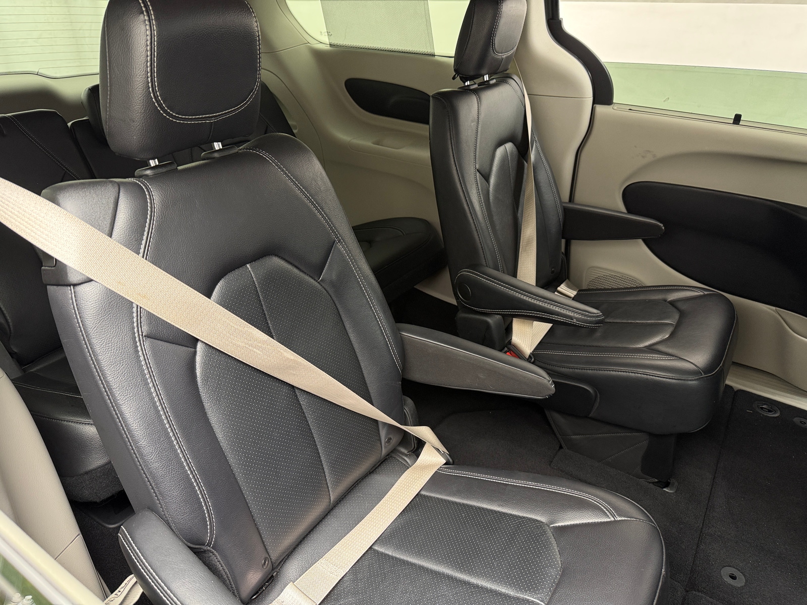 Thumbnail: 2022 Chrysler Pacifica - 5