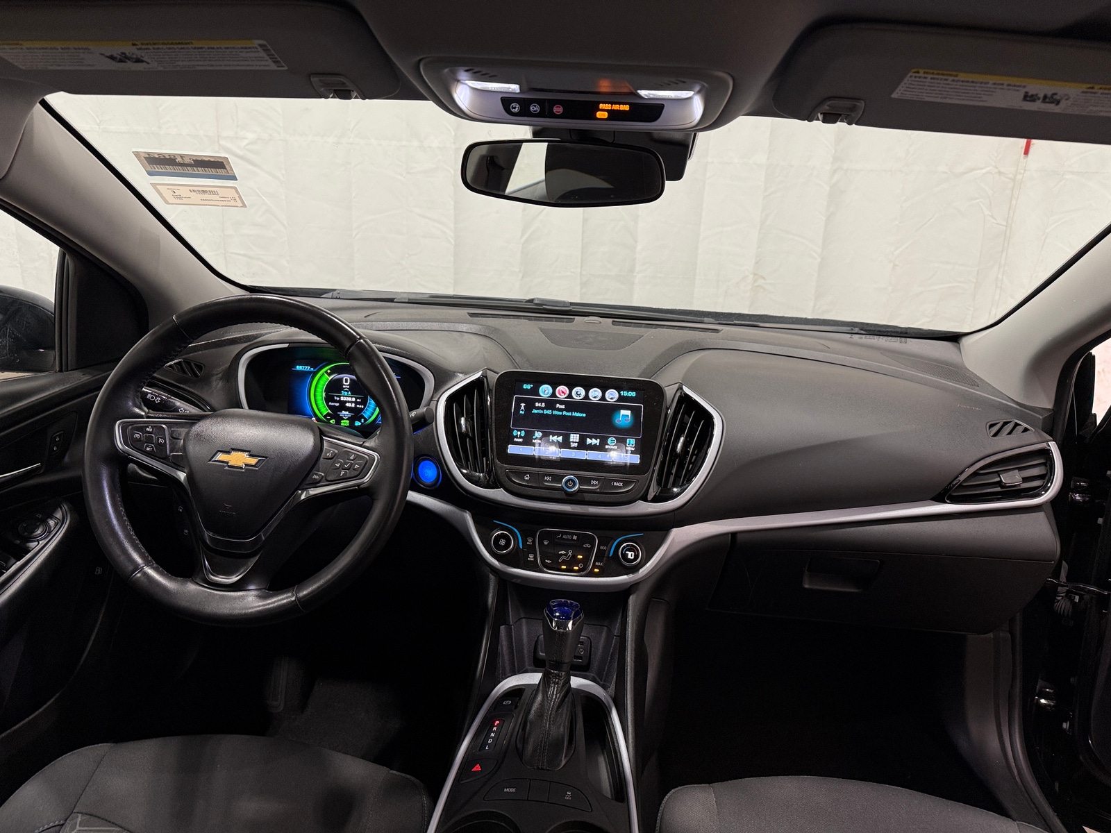 Thumbnail: 2017 Chevrolet Volt - 3