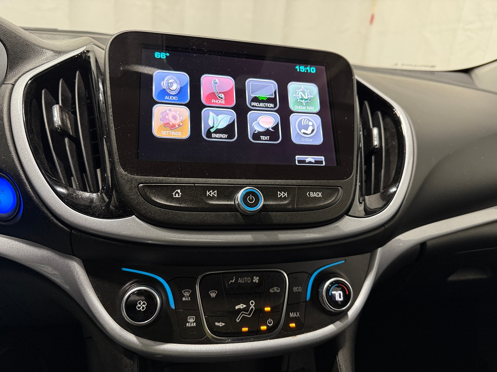 Thumbnail: 2017 Chevrolet Volt - 4