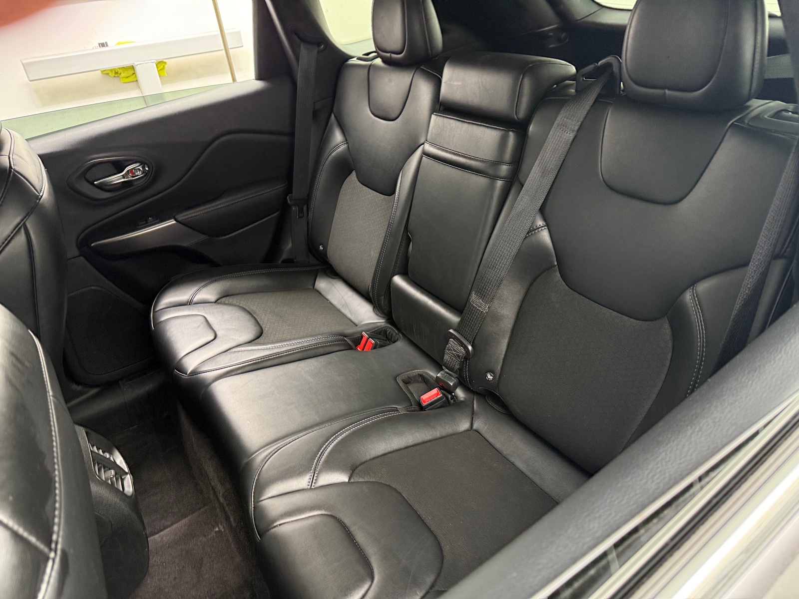 Thumbnail: 2019 Jeep Cherokee - 6