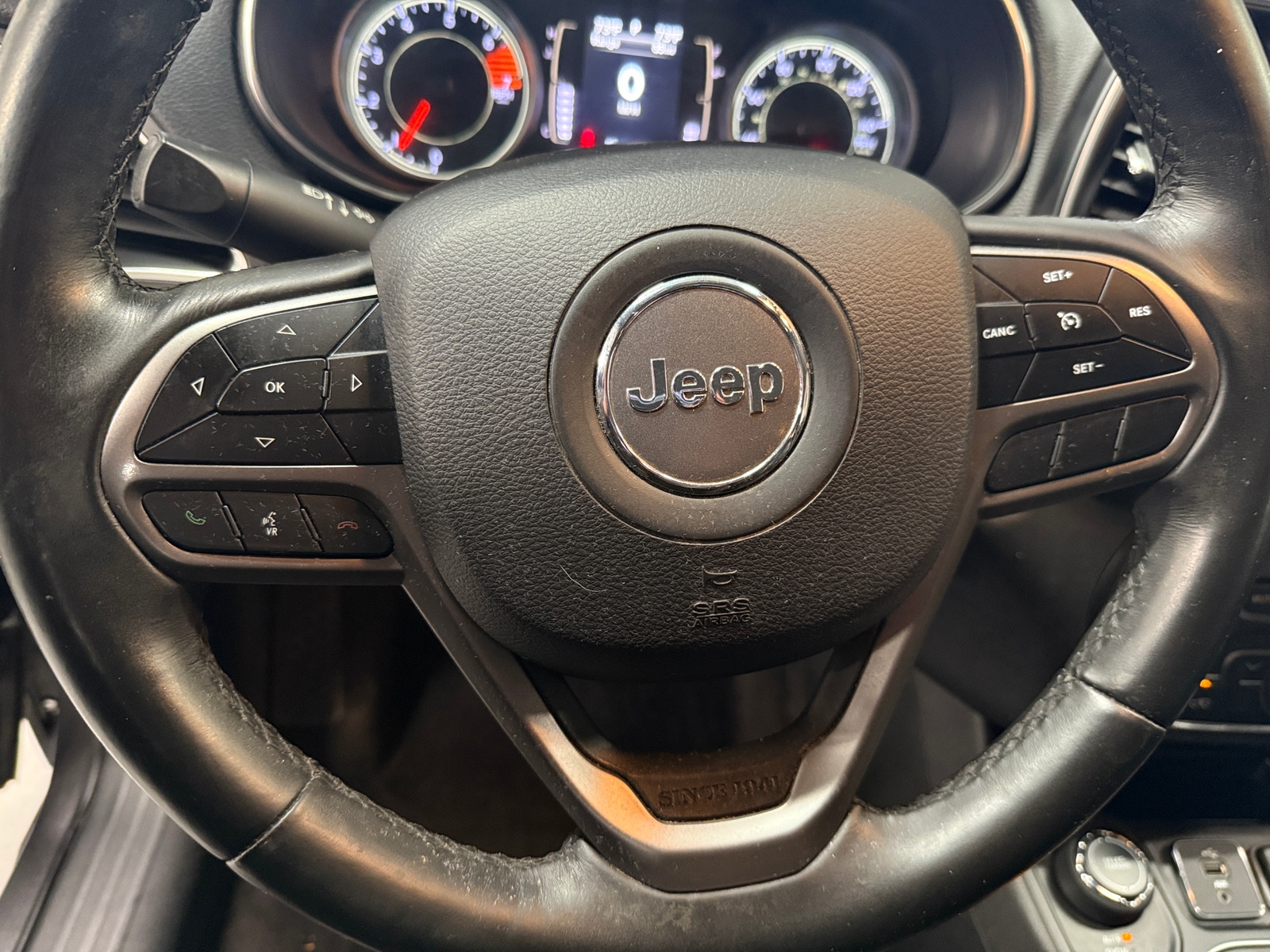 Thumbnail: 2019 Jeep Cherokee - 5