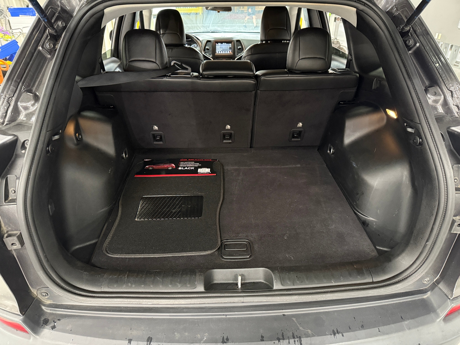Thumbnail: 2019 Jeep Cherokee - 7