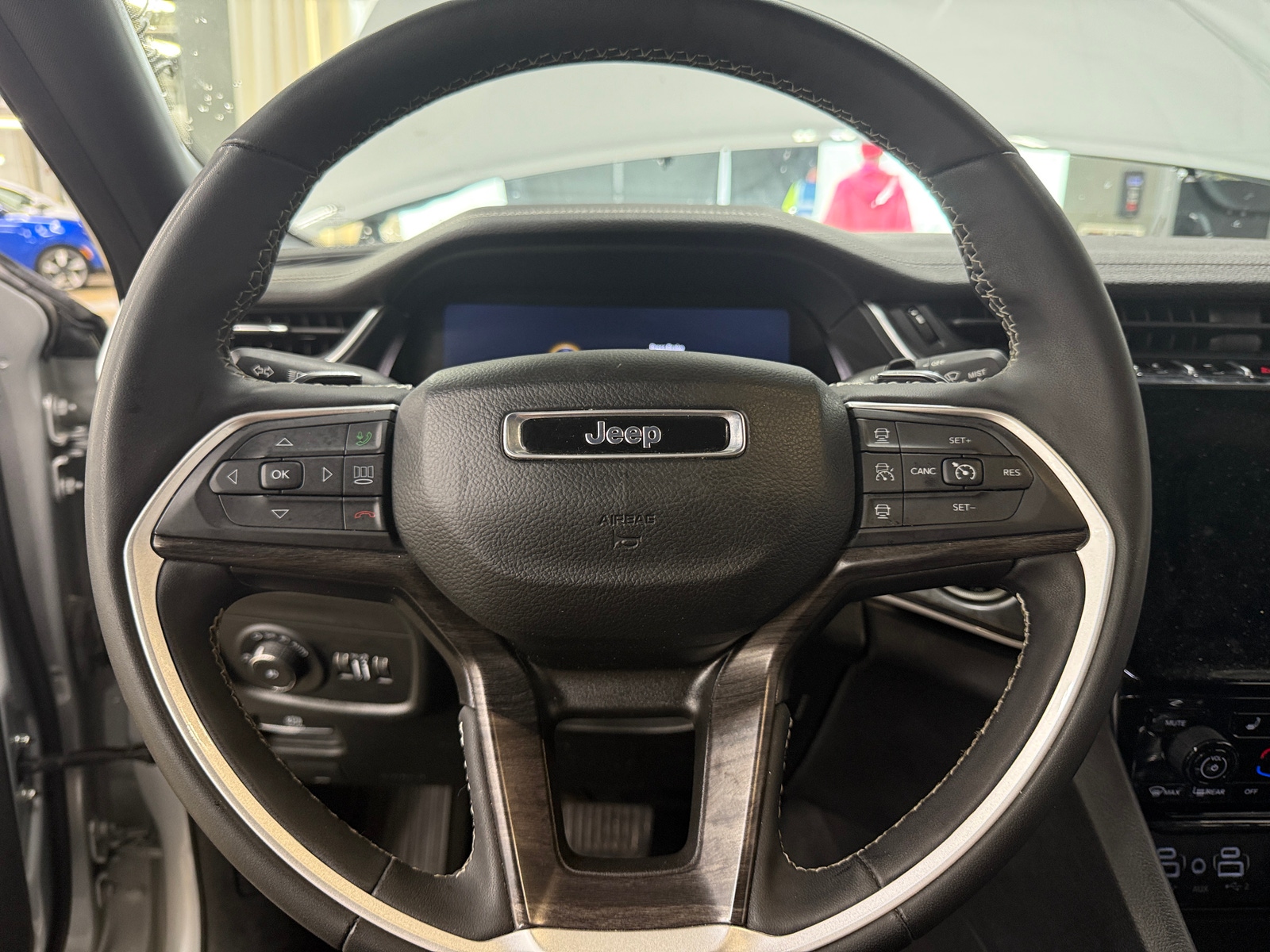 Thumbnail: 2024 Jeep Grand Cherokee L - 4