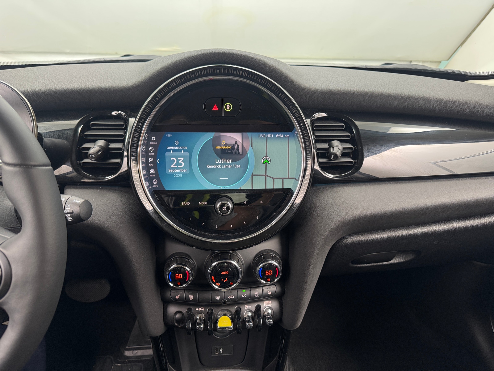 Thumbnail: 2022 MINI Cooper Hardtop - 3