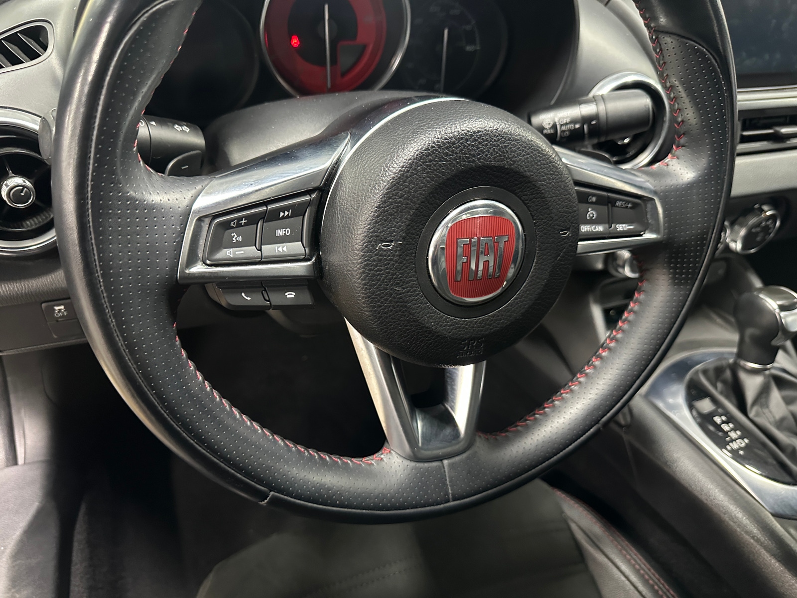 Thumbnail: 2017 Fiat 124 Spider - 4