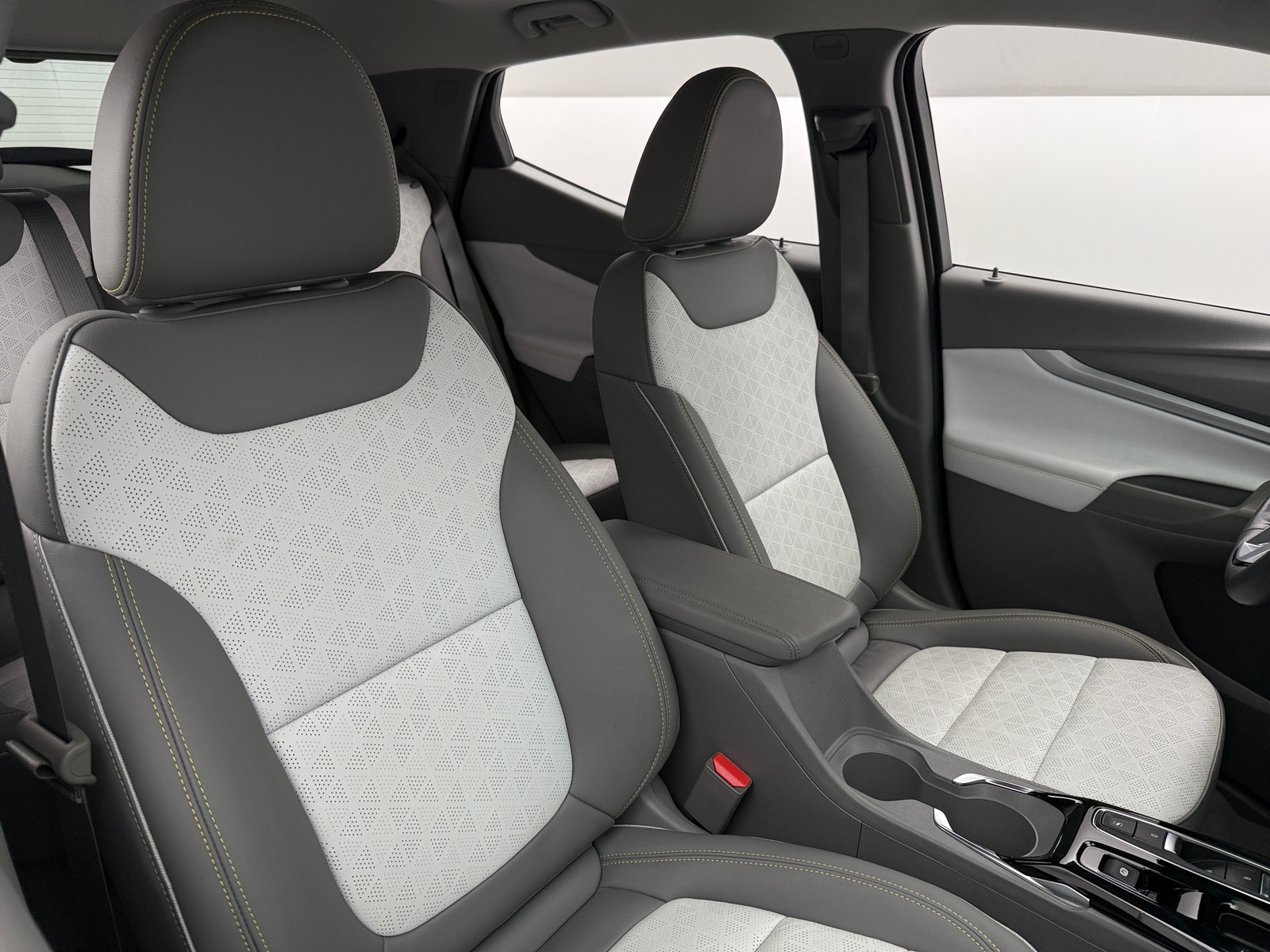 Thumbnail: 2022 Chevrolet Bolt EUV - 2