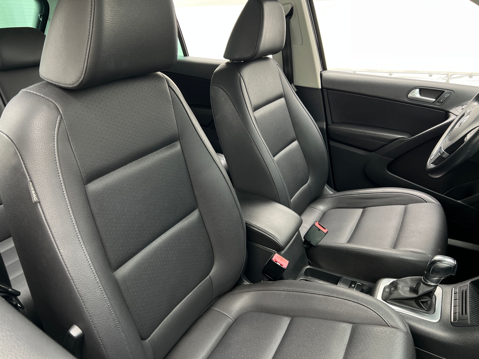 Thumbnail: 2014 Volkswagen Tiguan - 2