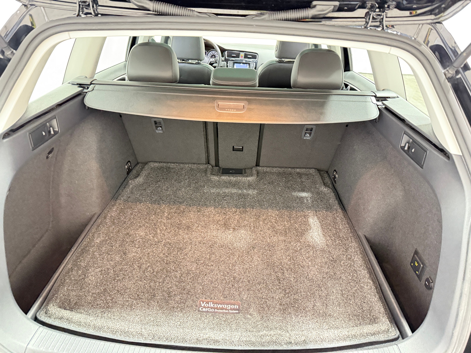Thumbnail: 2015 Volkswagen e-Golf - 7