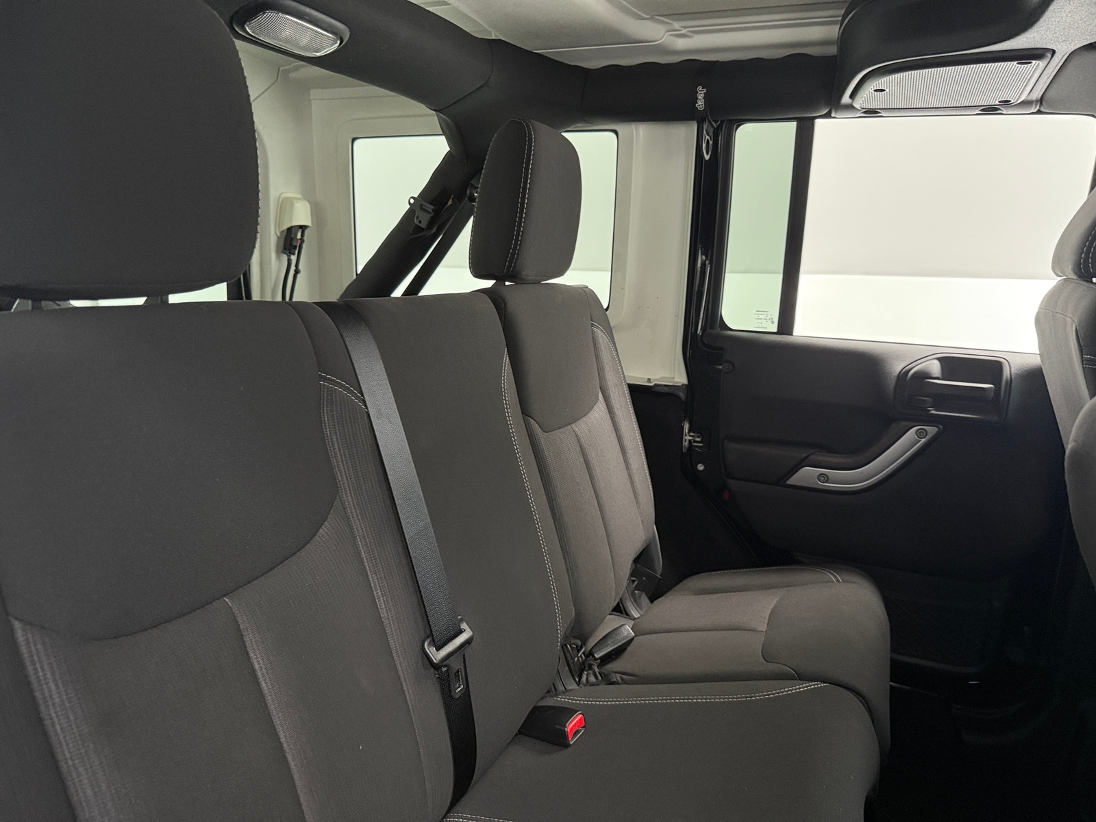 Thumbnail: 2015 Jeep Wrangler - 6