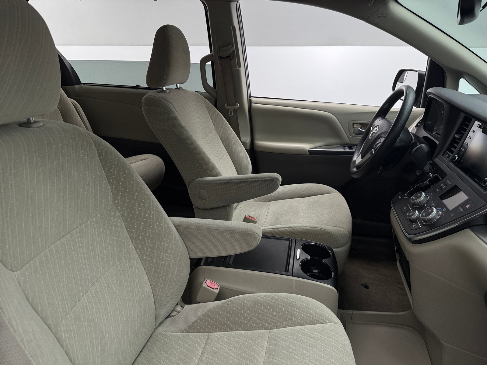Thumbnail: 2018 Toyota Sienna - 2