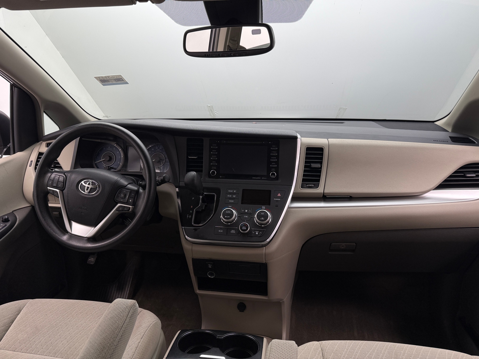 Thumbnail: 2018 Toyota Sienna - 3