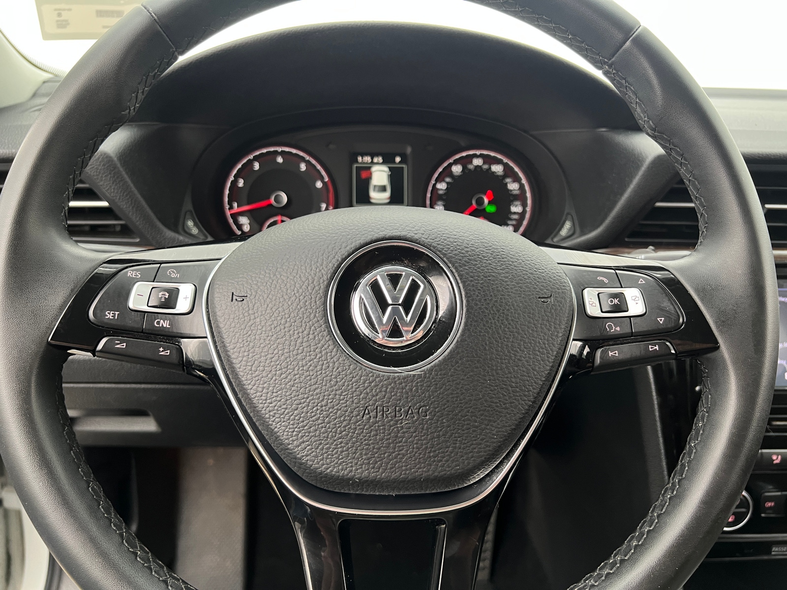 Thumbnail: 2022 Volkswagen Passat - 4