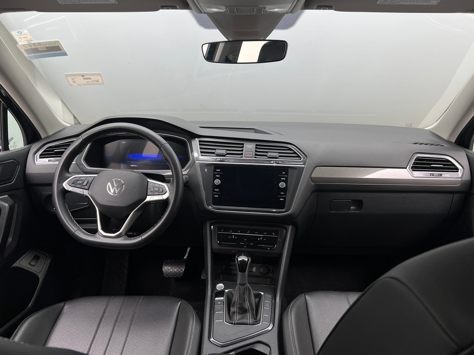 Thumbnail: 2024 Volkswagen Tiguan - 2