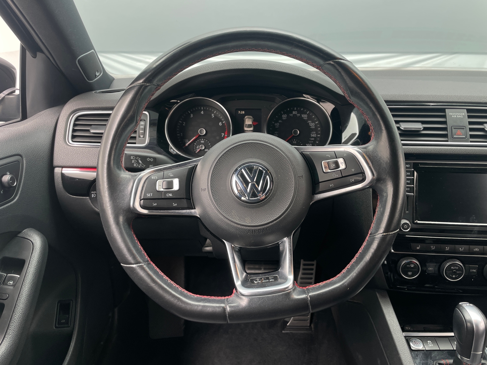Thumbnail: 2017 Volkswagen Jetta - 4