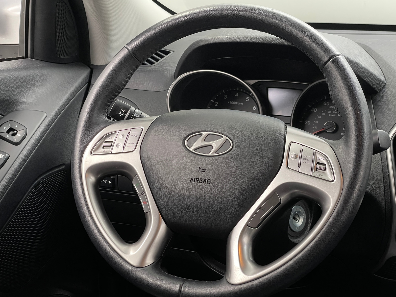 Thumbnail: 2011 Hyundai Tucson - 4