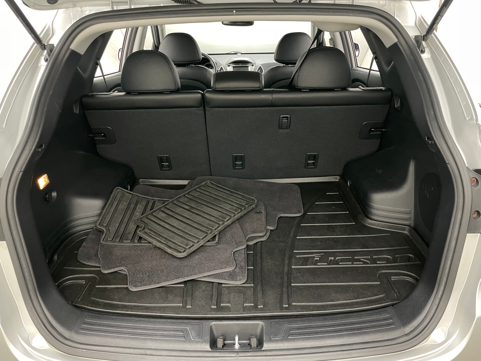 Thumbnail: 2011 Hyundai Tucson - 6