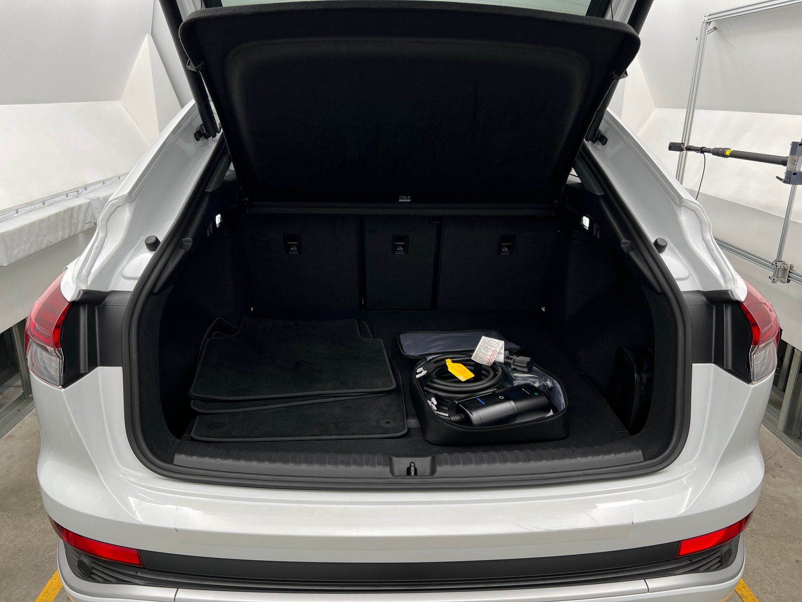 Thumbnail: 2023 Audi Q4 e-tron - 6