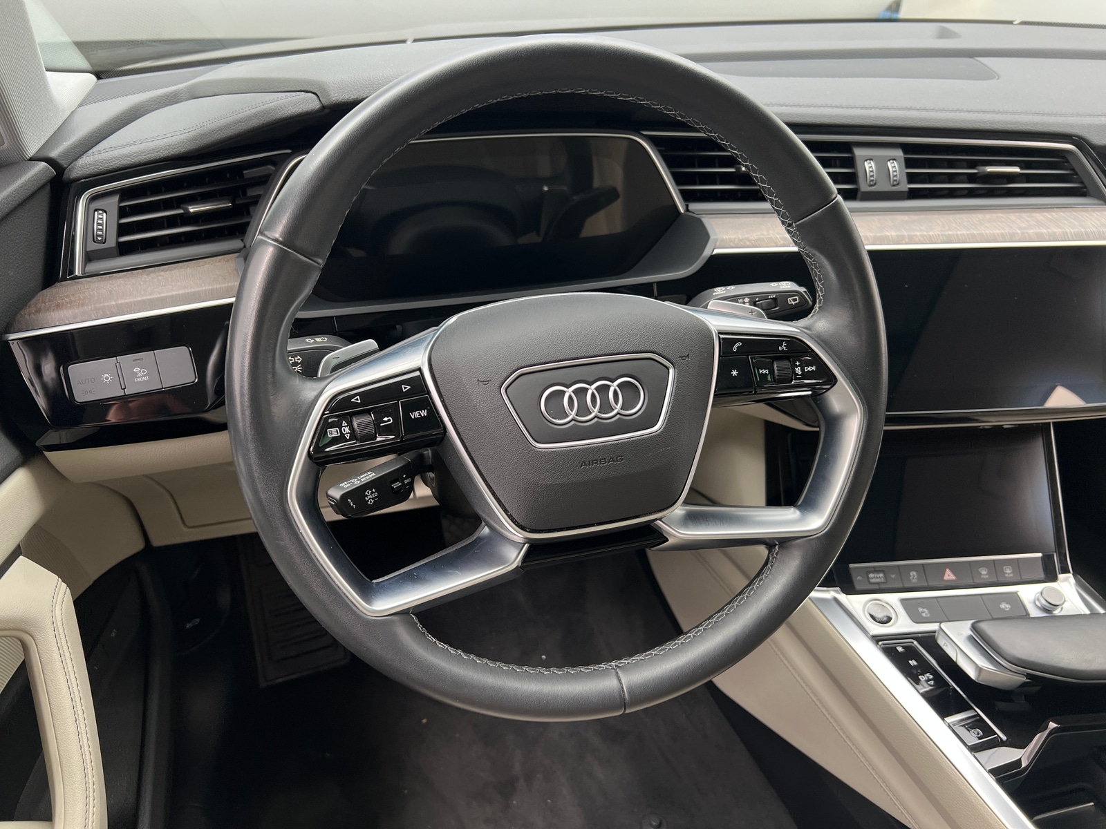 Thumbnail: 2023 Audi e-tron - 4
