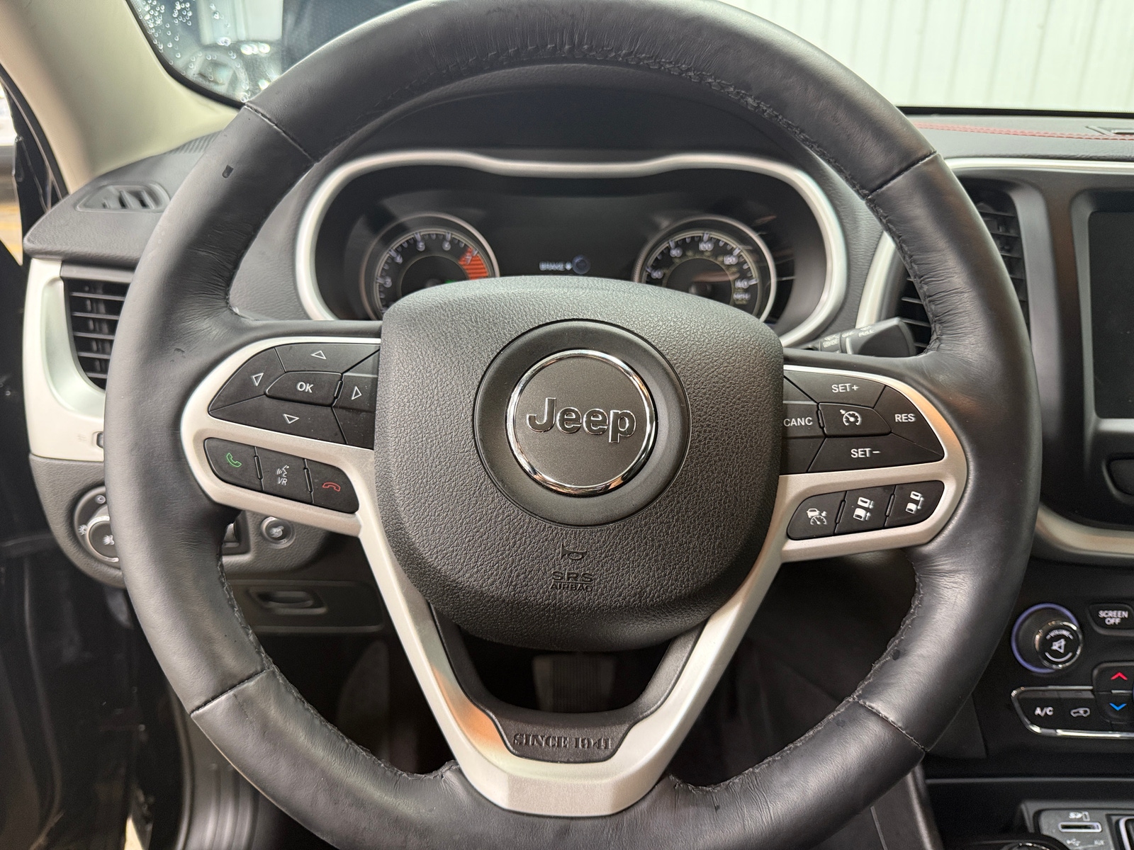 Thumbnail: 2017 Jeep Cherokee - 4