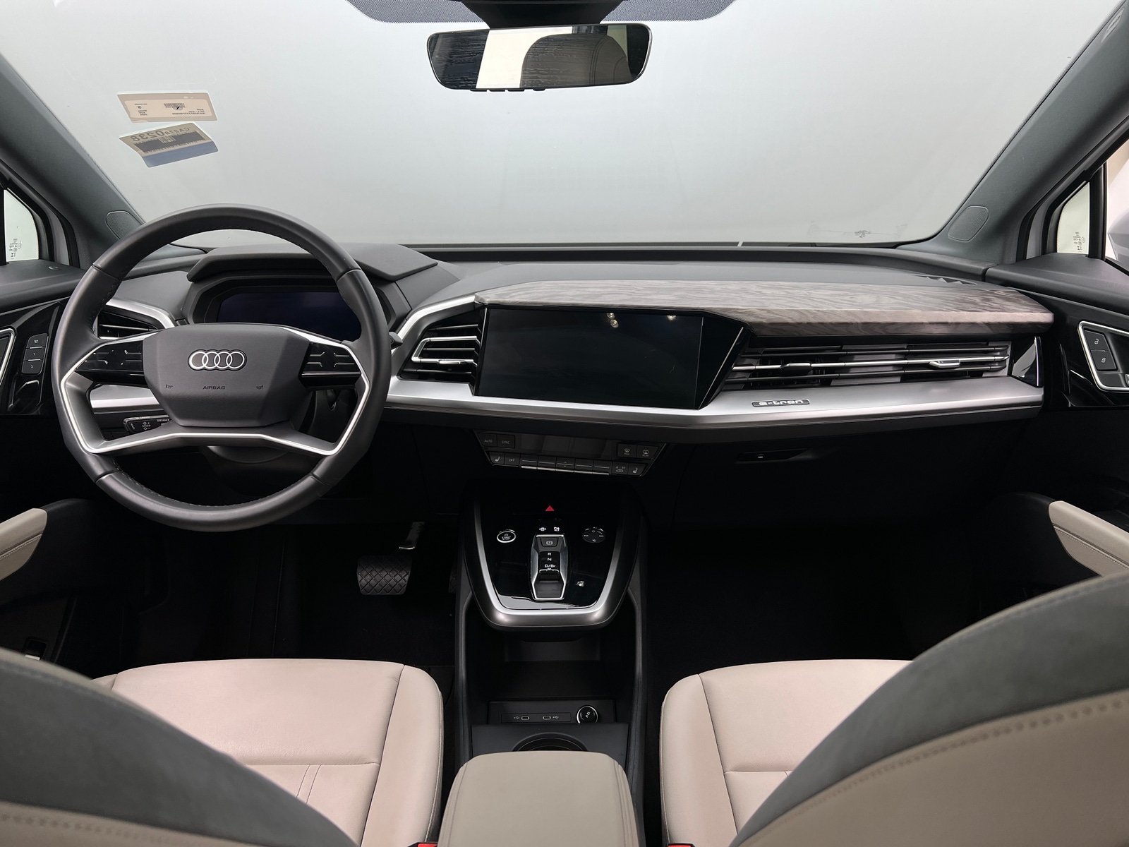 Thumbnail: 2025 Audi Q4 e-tron - 2