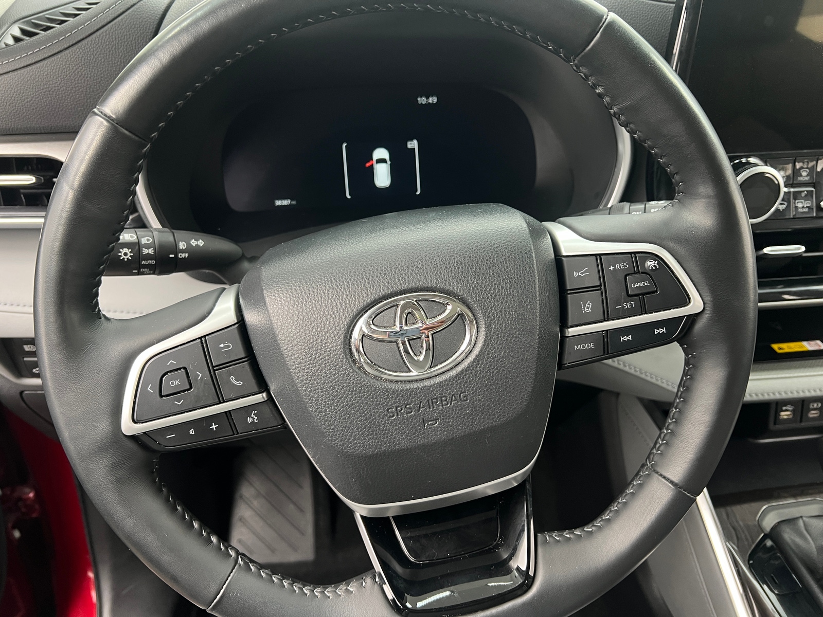 Thumbnail: 2023 Toyota Highlander - 4