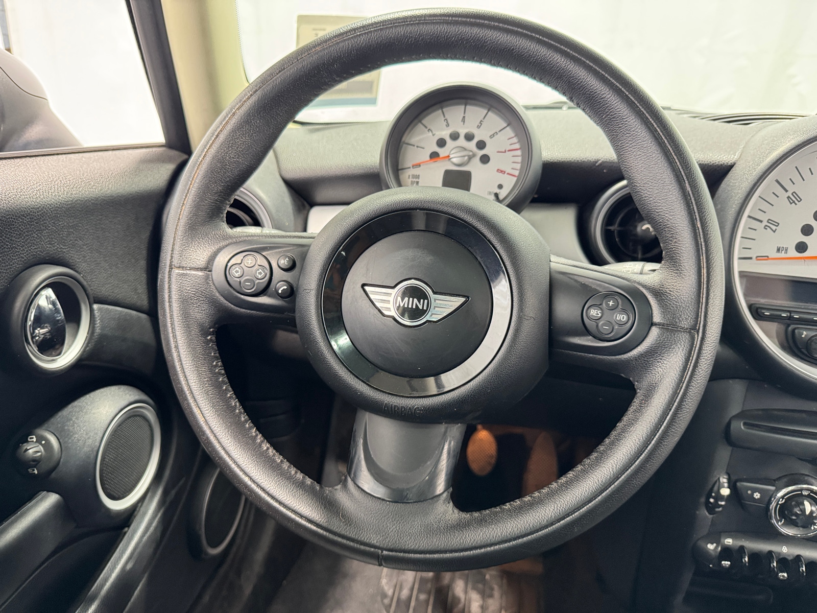 Thumbnail: 2012 MINI Cooper Hardtop - 4