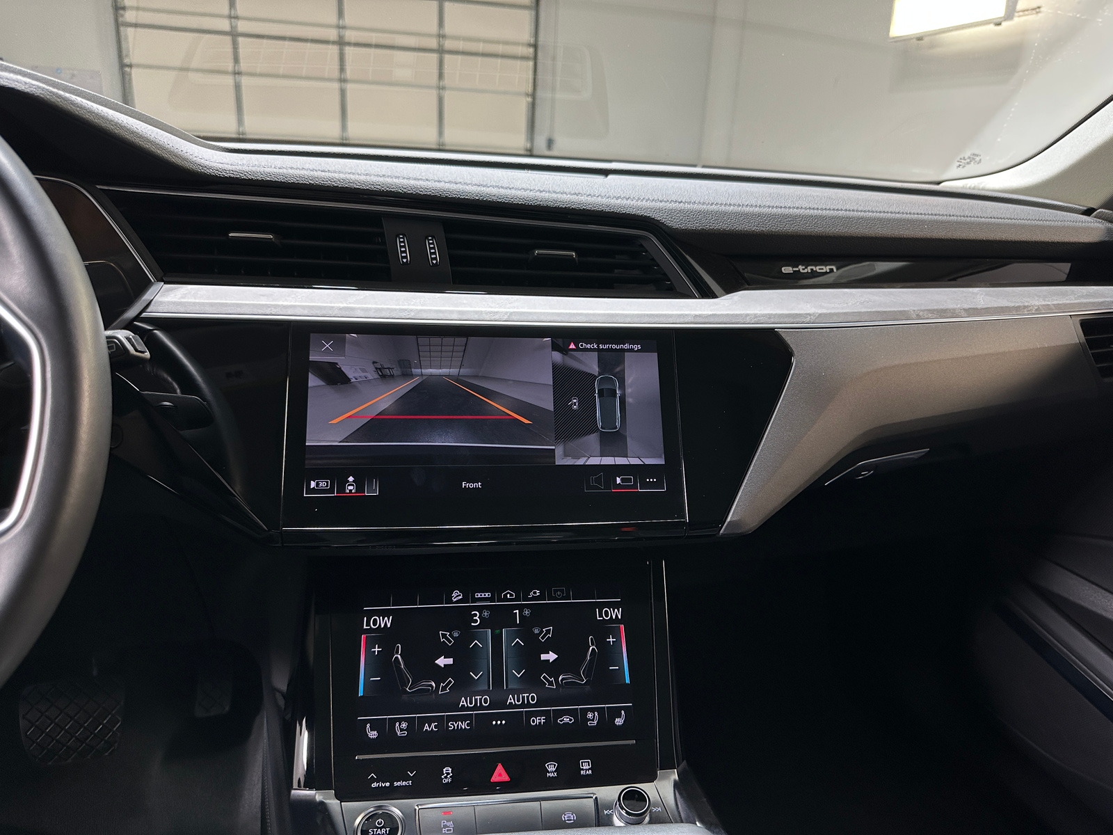 Thumbnail: 2024 Audi Q8 e-tron - 3