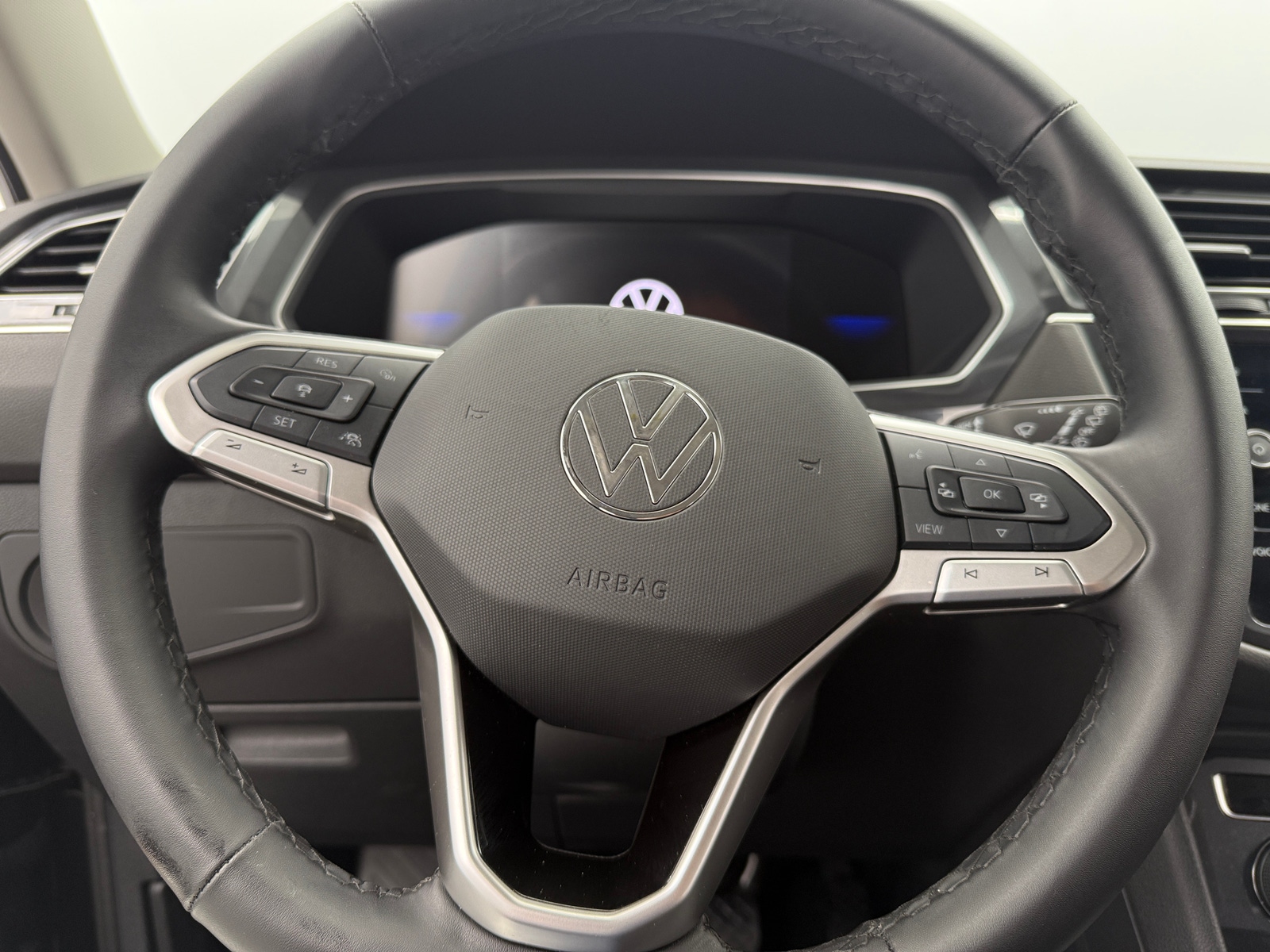 Thumbnail: 2024 Volkswagen Tiguan - 4