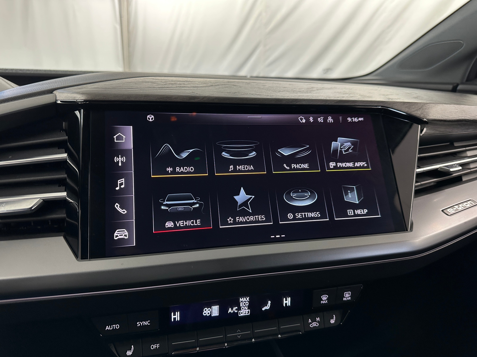 Thumbnail: 2024 Audi Q4 e-tron - 3
