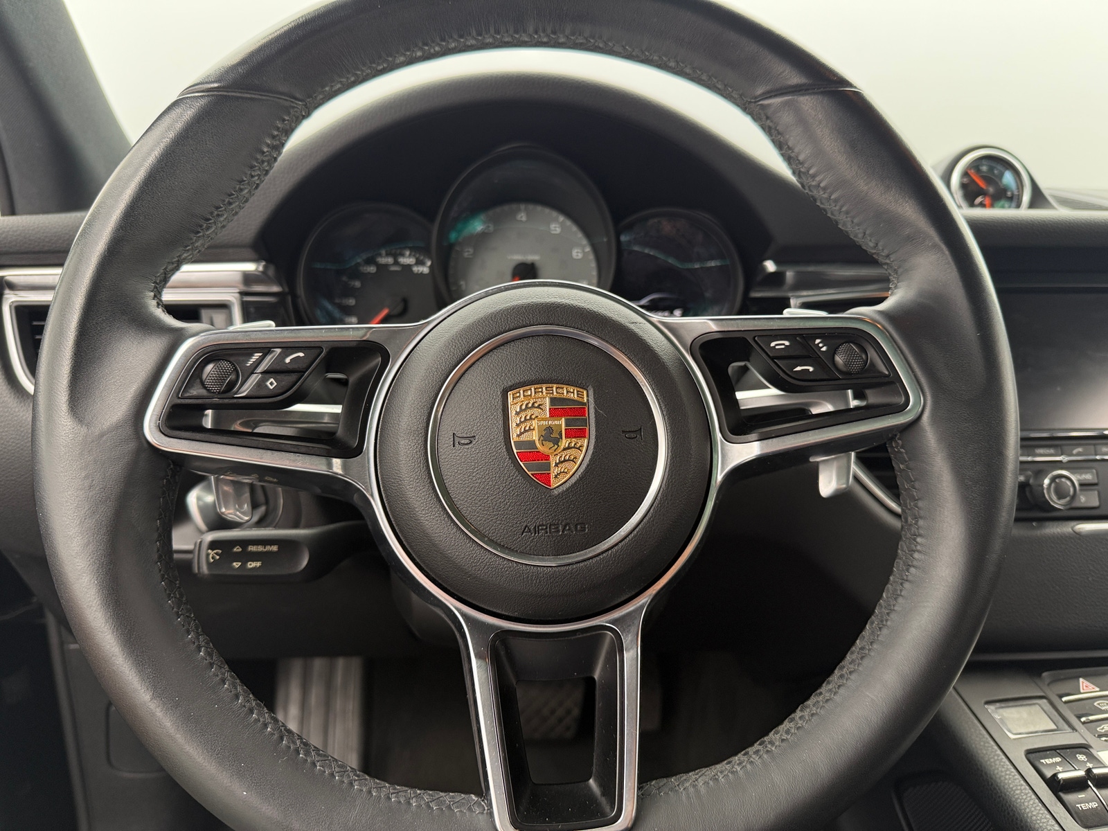 Thumbnail: 2015 Porsche Macan - 4