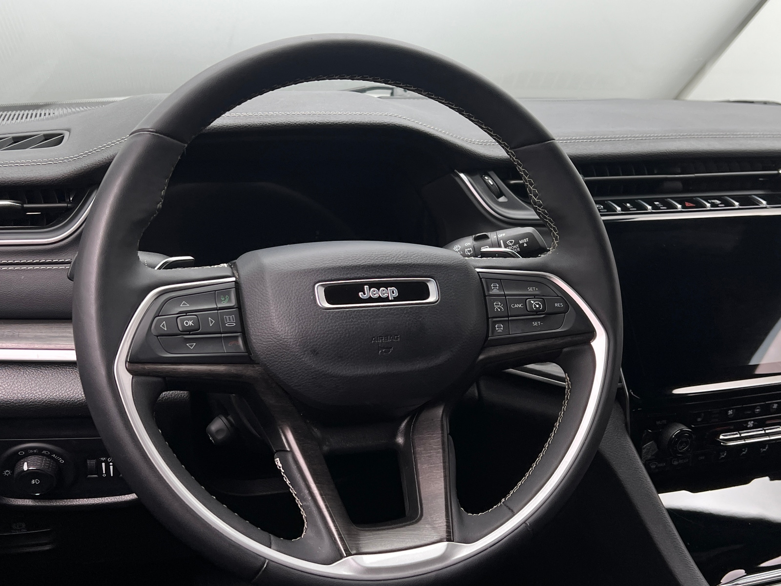 Thumbnail: 2024 Jeep Grand Cherokee L - 4