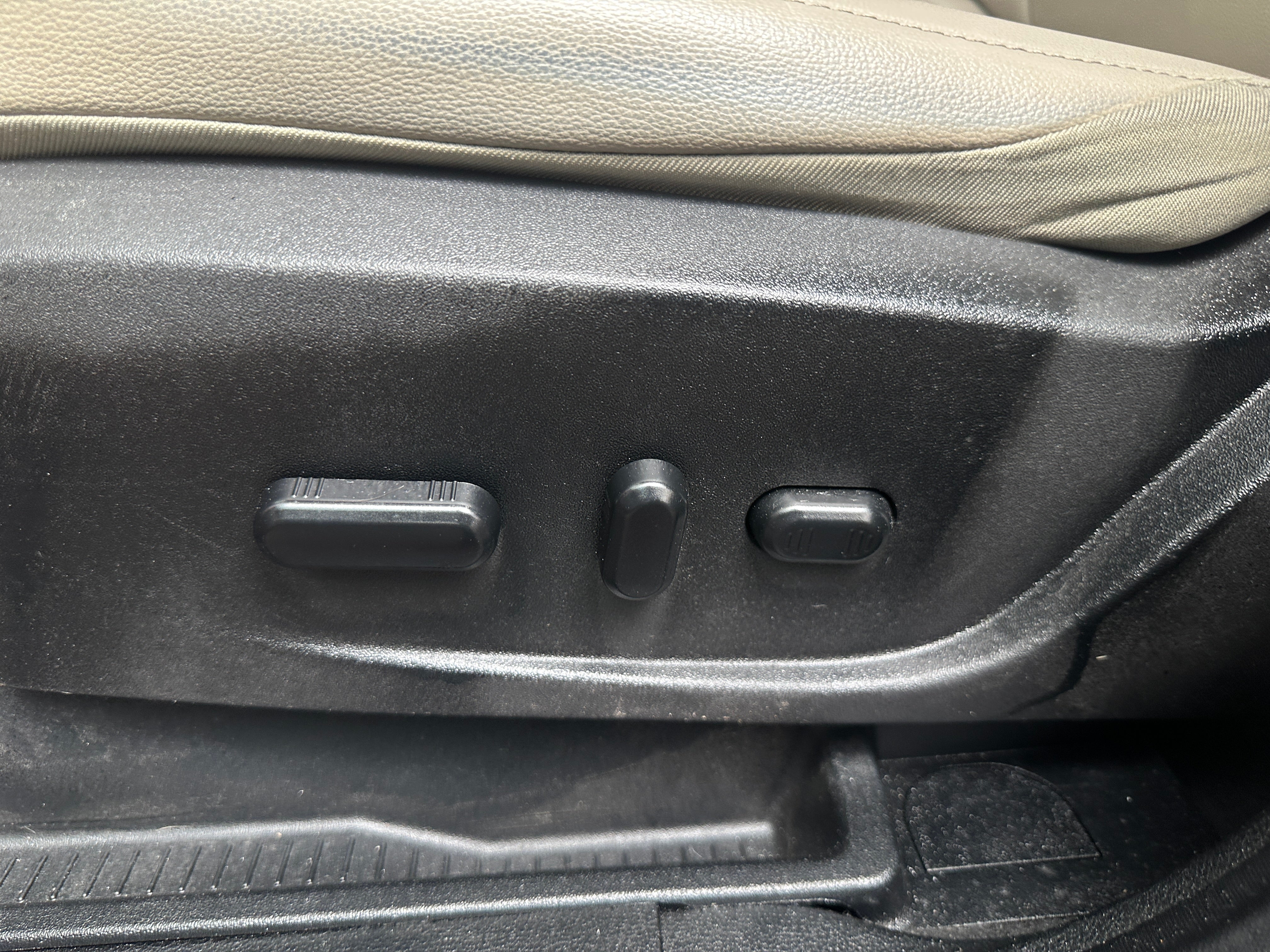 Used 2017 Ford Escape Titanium with VIN 1FMCU0JD6HUB56661 for sale in Oak Creek, WI