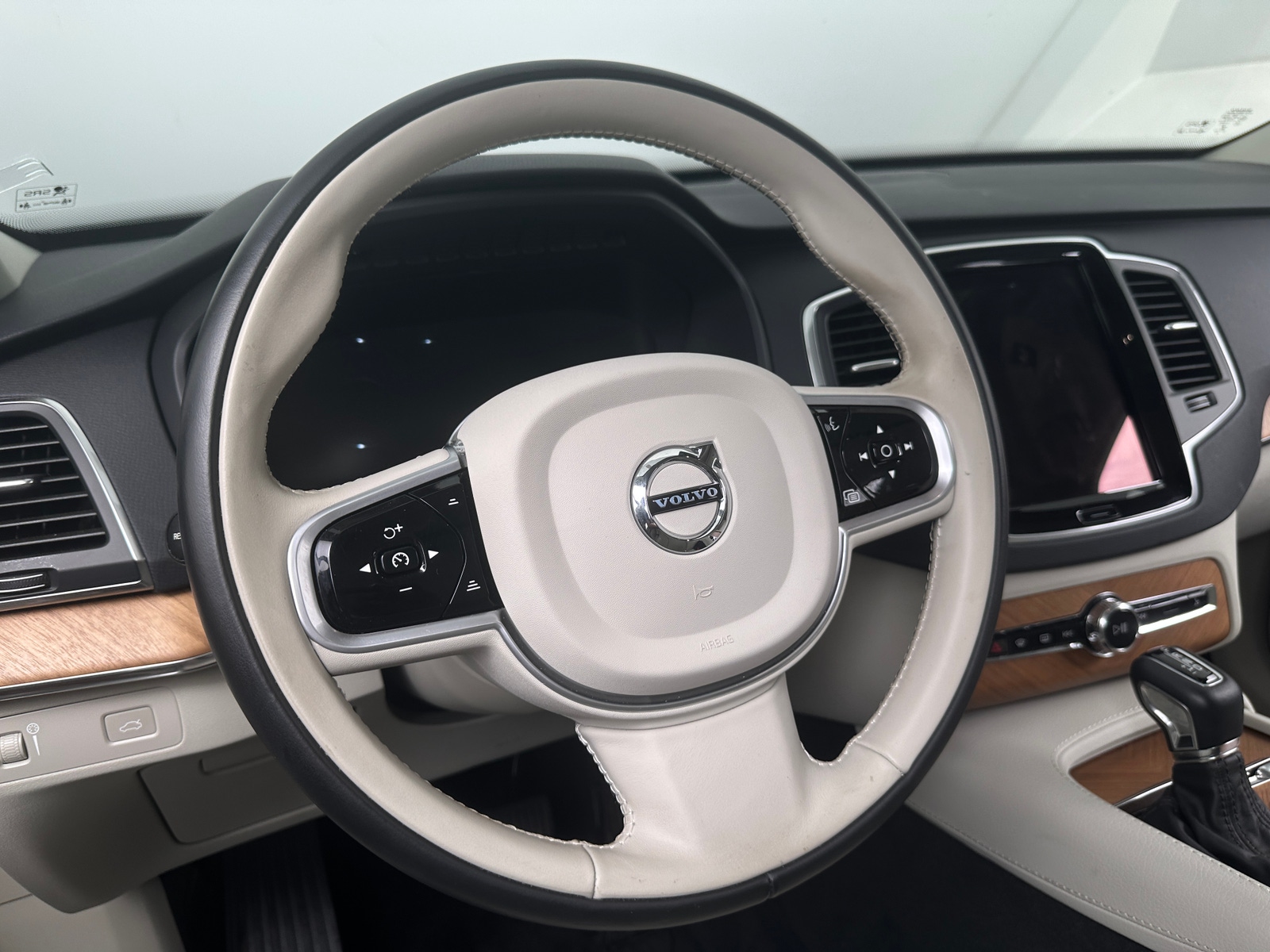 Thumbnail: 2022 Volvo XC90 - 4