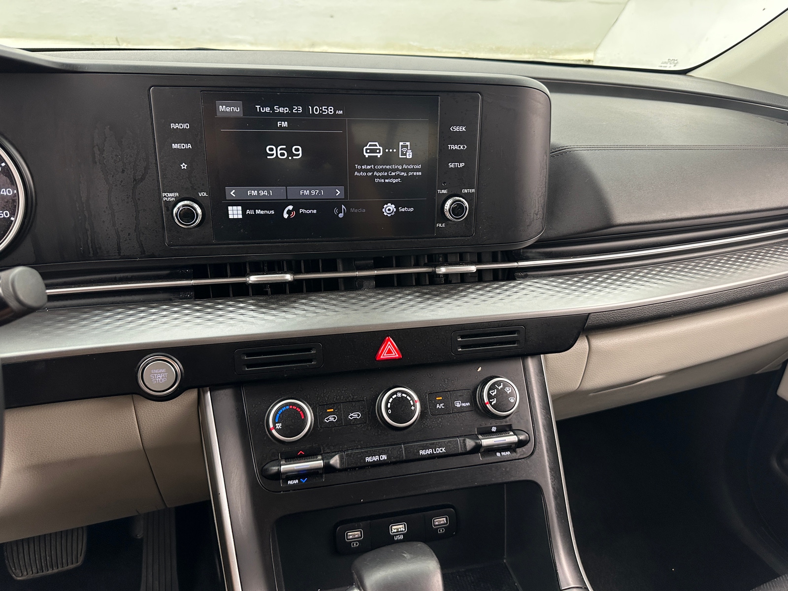 Thumbnail: 2022 Kia Carnival - 3