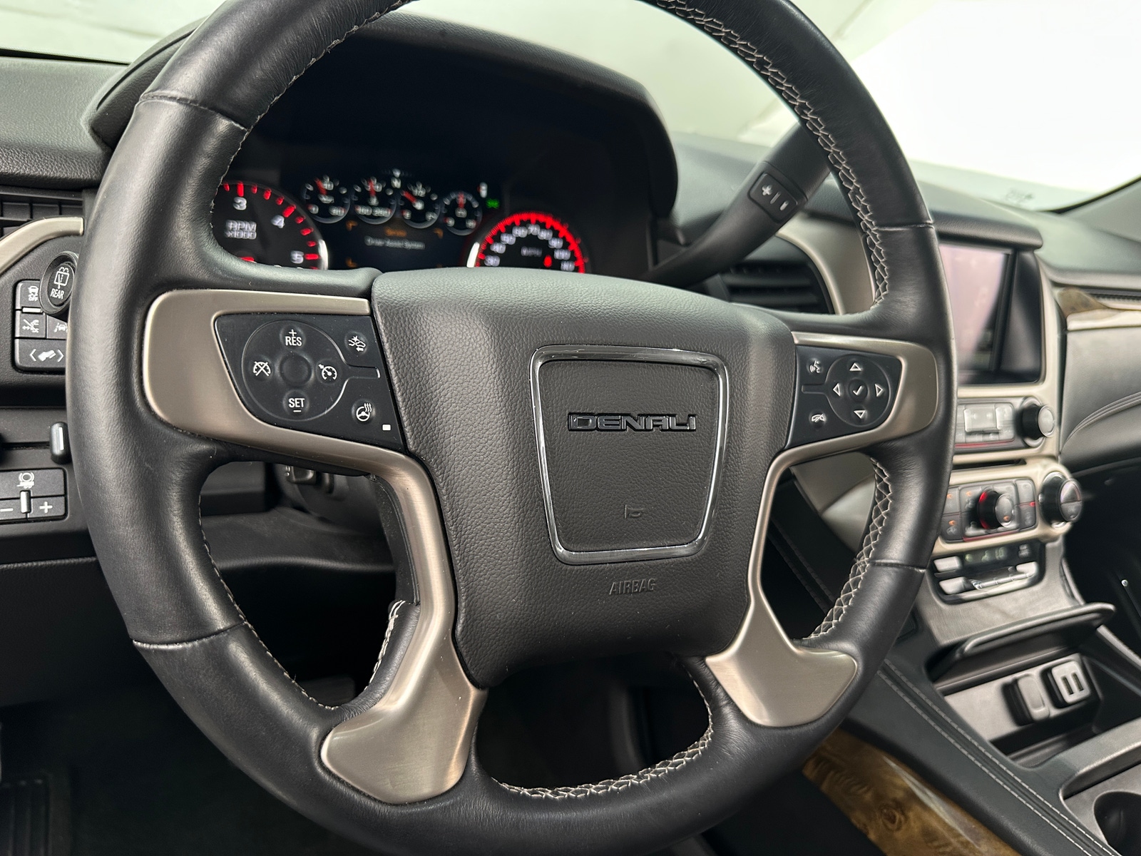 Thumbnail: 2016 GMC Yukon - 4