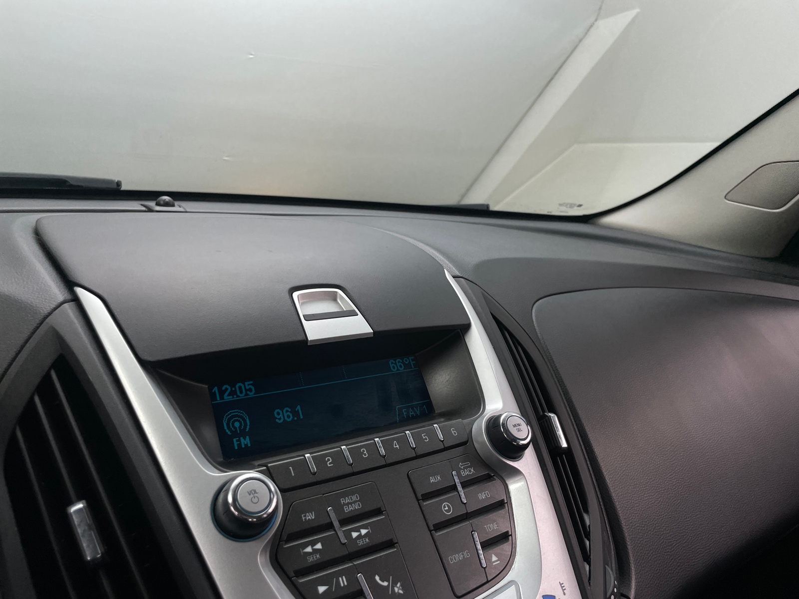 Thumbnail: 2015 Chevrolet Equinox - 4